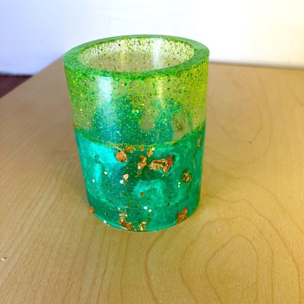Green pen holder